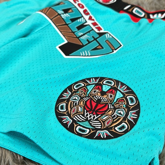Vancouver Grizzlies Mitchell & Ness Authentic NBA x Just Don Mesh Shorts - XL - Picture 2 of 4